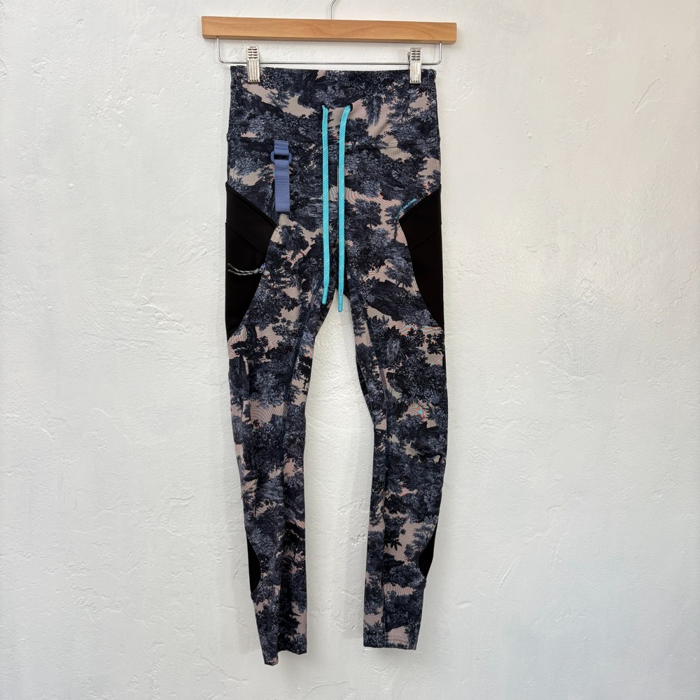 Lululemon Cargo SHR Hiking Leggings Women Size 4 Psychedelic Toile